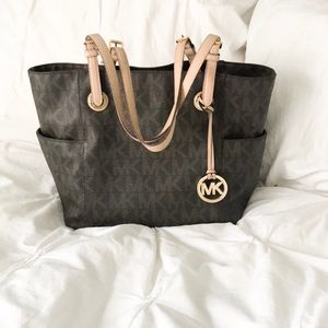 Michael Kors Medium Tote with exterior pockets